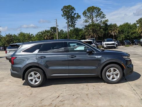 Certified 2023 Kia Sorento LX image 9