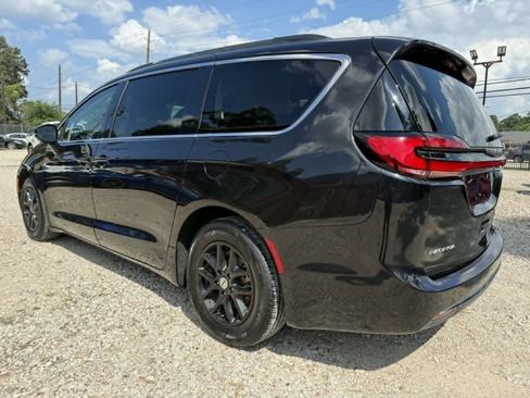 Used 2022 Chrysler Pacifica Touring-L FWD image 7