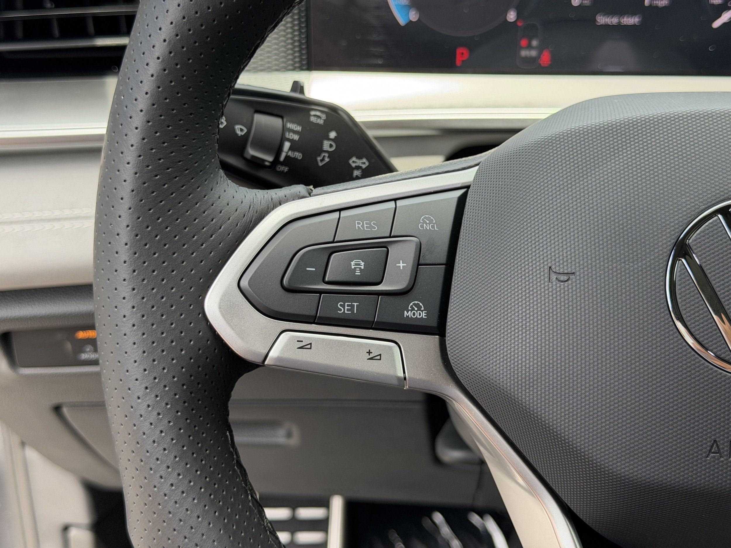 New 2026 Volkswagen Tiguan SE R-Line FWD image 31