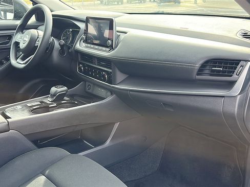 Used 2024 Nissan Rogue S image 22