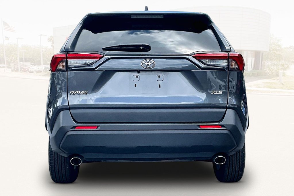 Used 2024 Toyota RAV4 XLE FWD image 5