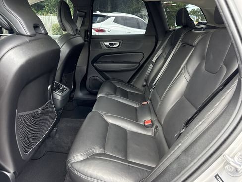 Used 2023 Volvo XC60 B5 Ultimate w/ Climate Package FWD image 10
