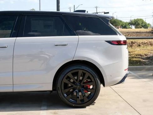 New 2026 Land Rover Range Rover Sport Dynamic SE AWD/4WD image 14