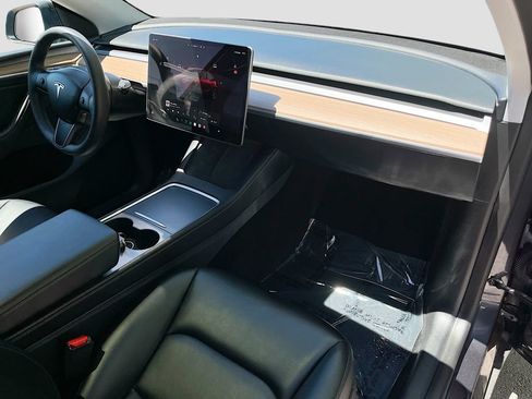 Used 2025 Tesla Model Y Long Range AWD/4WD image 31