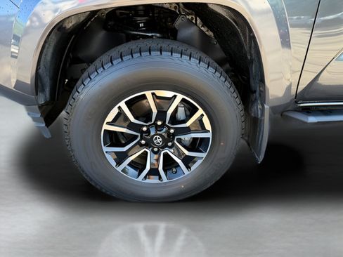 Used 2020 Toyota Tacoma TRD Sport w/ TRD Premium Sport Package AWD/4WD image 25