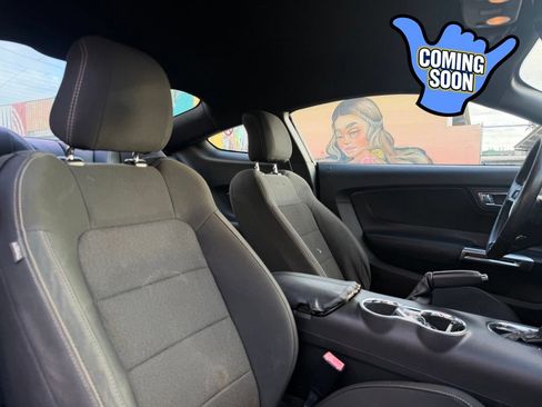 Used 2017 Ford Mustang Coupe RWD image 11