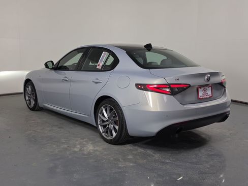 Used 2024 Alfa Romeo Giulia Ti AWD/4WD image 5
