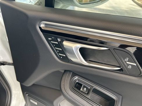Used 2022 Porsche Macan AWD/4WD image 24