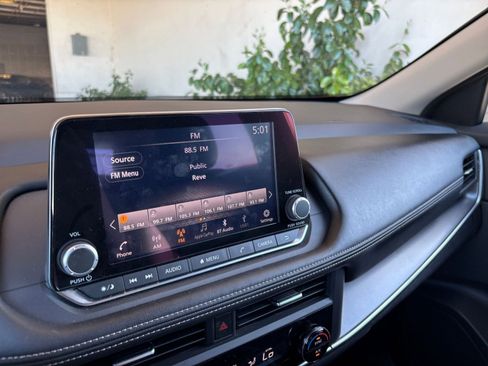 Used 2025 Nissan Rogue SV FWD image 20