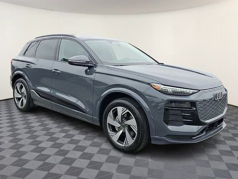 Used 2025 Audi Q6 e-tron Premium Plus image 2