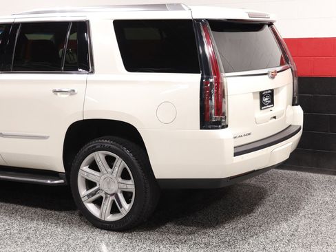 Used 2015 Cadillac Escalade Luxury AWD/4WD image 26
