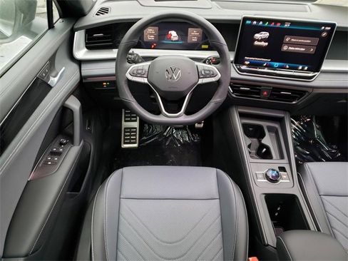 New 2026 Volkswagen Tiguan SE R-Line image 10