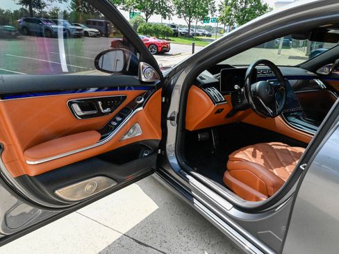 Used 2023 Mercedes-Benz Maybach S 680 4MATIC w/ Manufaktur Leather Package image 15