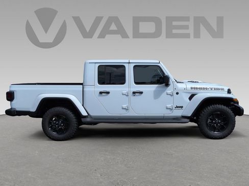 New 2025 Jeep Gladiator Sport image 2