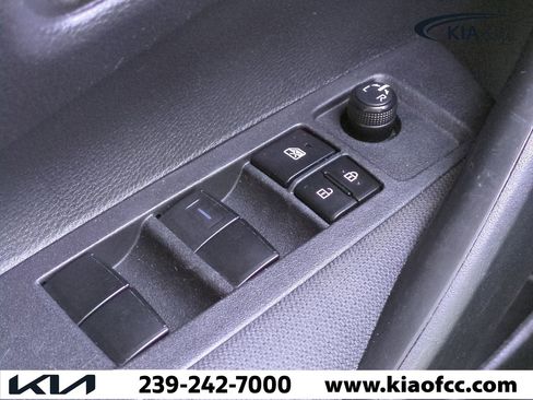 Used 2021 Toyota Corolla LE image 20