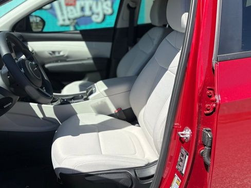 Used 2025 Hyundai Tucson SE image 9