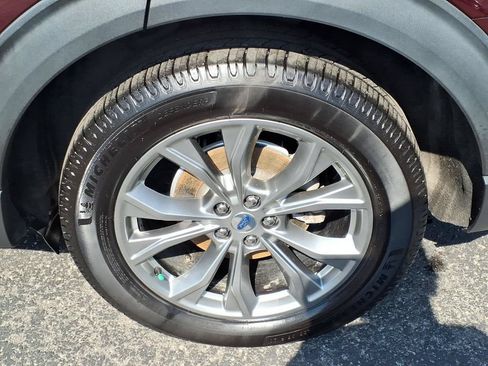 Used 2022 Ford Explorer Limited w/ Equipment Group 301A AWD/4WD image 11