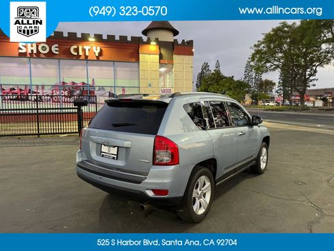 Used 2013 Jeep Compass Latitude w/ Sun/Sound Group FWD image 4