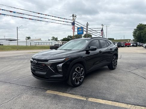 Used 2025 Chevrolet Trax RS FWD image 9