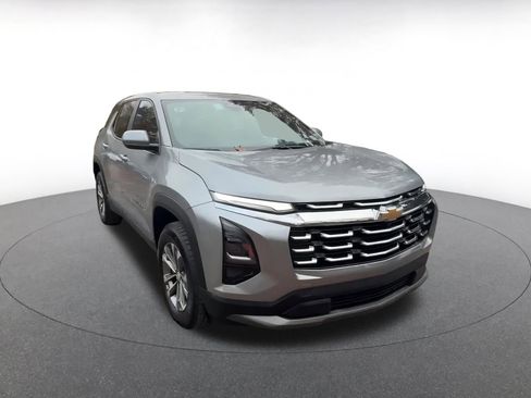 Used 2025 Chevrolet Equinox LT image 3