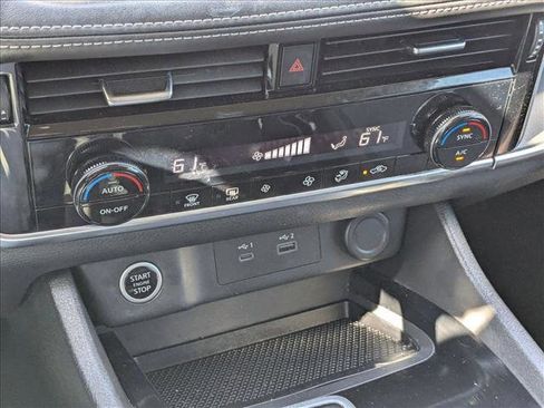 Used 2021 Nissan Rogue SV image 15