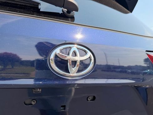 Used 2024 Toyota Highlander XLE FWD image 9