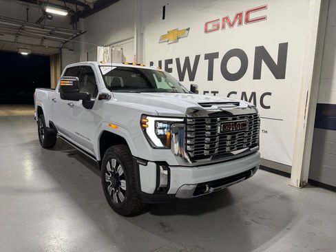 New 2026 GMC Sierra 2500 Denali w/ Max Trailering Package AWD/4WD image 2