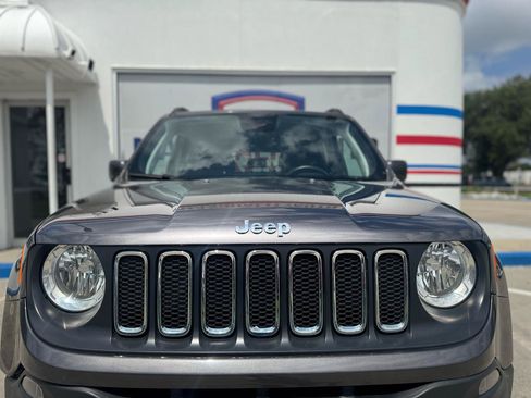 Used 2018 Jeep Renegade Latitude AWD/4WD image 10