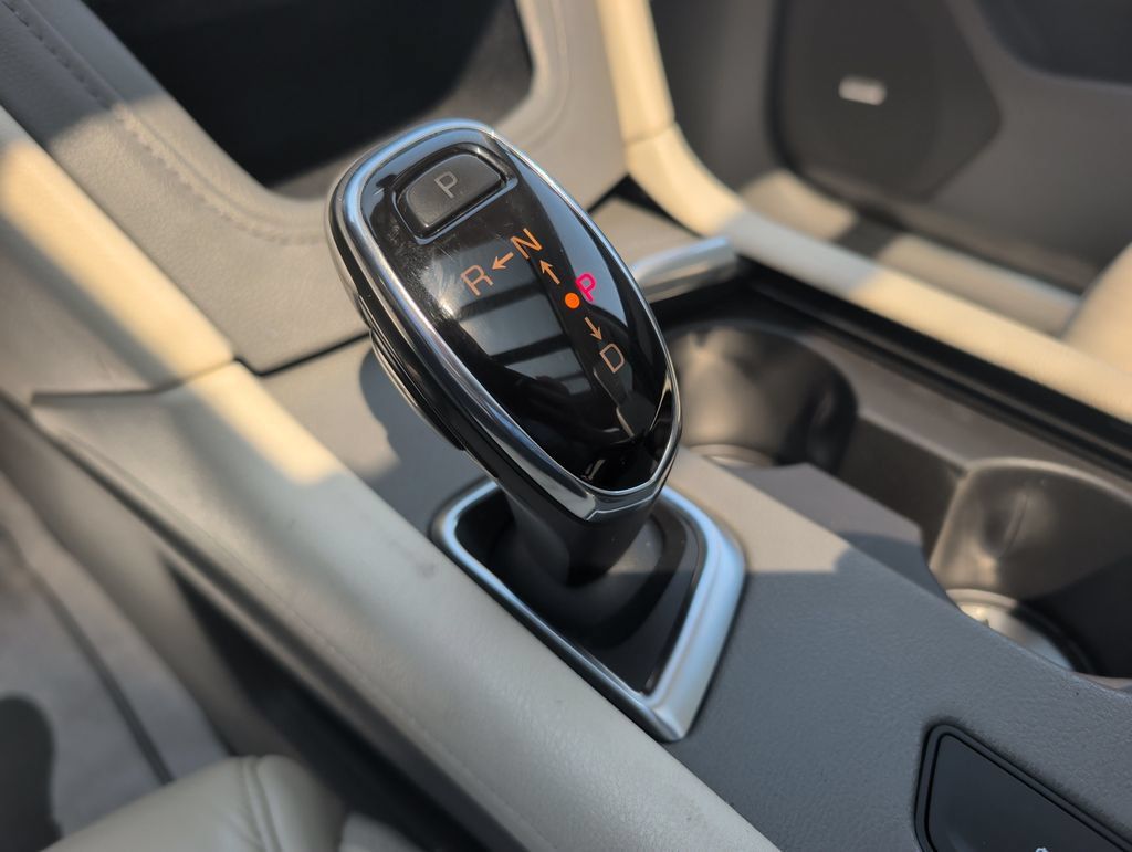Used 2018 Cadillac XT5 Luxury w/ Driver Awareness Package FWD image 16