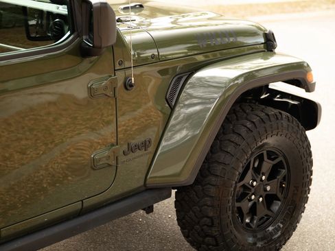 Used 2023 Jeep Gladiator Sport image 12