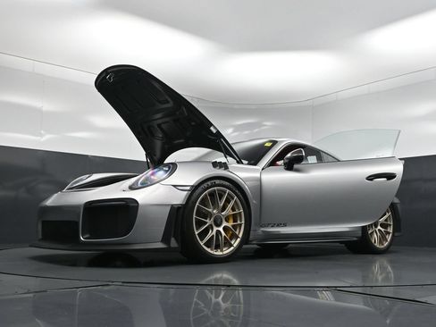 Used 2018 Porsche 911 GT2 RS RWD image 35