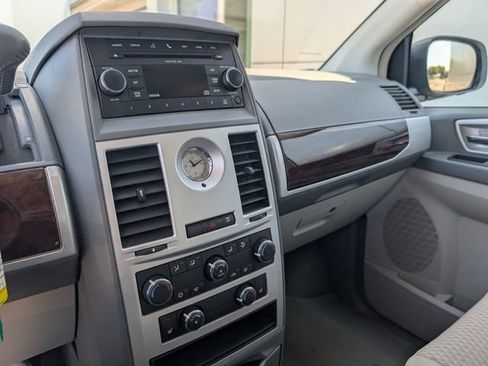 Used 2010 Chrysler Town & Country Touring w/ Family Value Group FWD image 14