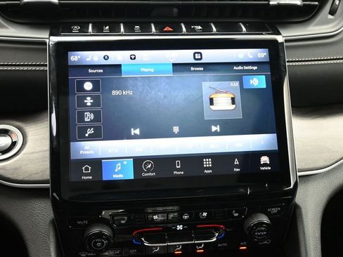 Used 2024 Jeep Grand Cherokee L Limited w/ Luxury Tech Group II image 16