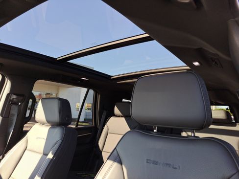 Used 2024 GMC Yukon Denali image 16