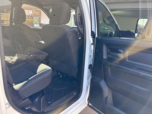 Used 2022 RAM 5500 Tradesman w/ Chrome Appearance Group image 32