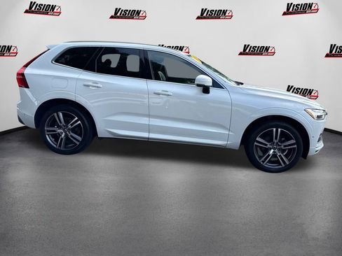 Used 2018 Volvo XC60 T5 Momentum w/ Vision Package image 4