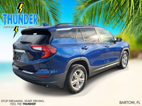 Used 2022 GMC Terrain SLE w/ Driver Convenience Package image 4