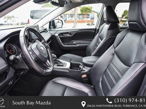 Used 2022 Toyota RAV4 XLE Premium w/ Carpet Mat Package (TMS) FWD image 17