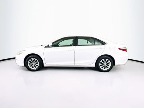 Used 2017 Toyota Camry LE image 4
