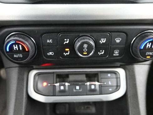 Used 2023 GMC Acadia SLT image 19