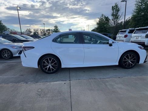 Used 2024 Toyota Camry SE FWD image 7