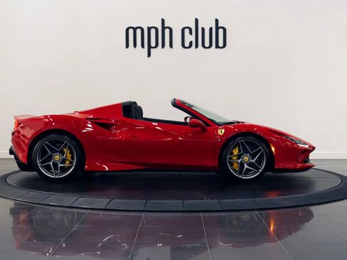 Used 2021 Ferrari F8 Spider image 6