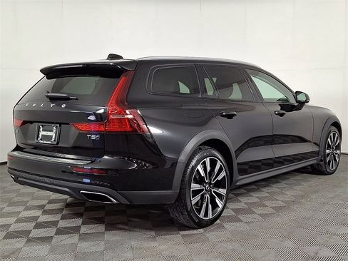 Used 2022 Volvo V60 T5 Cross Country w/ Advanced Package image 10