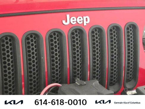 Used 2014 Jeep Wrangler Unlimited Sahara w/ Connectivity Group AWD/4WD image 14
