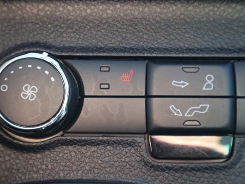 Used 2017 Ford Explorer Platinum image 30