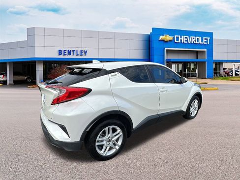 Used 2021 Toyota C-HR LE image 5