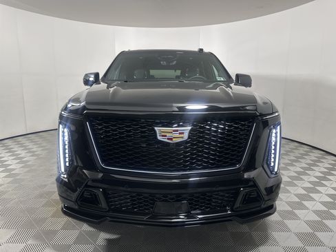 Used 2025 Cadillac Escalade V AWD/4WD image 2