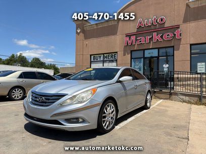 Used 2013 Hyundai Sonata SE w/ Navigation & Sunroof Pkg