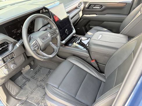 Used 2026 GMC Yukon XL Denali w/ Sun & Power Step Package AWD/4WD image 18