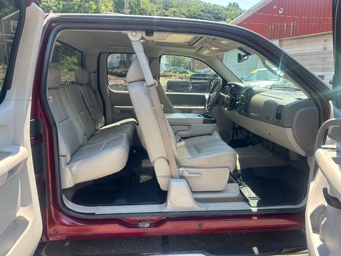 Used 2008 GMC Sierra 1500 SLE w/ Sierra NFL Edition AWD/4WD image 9